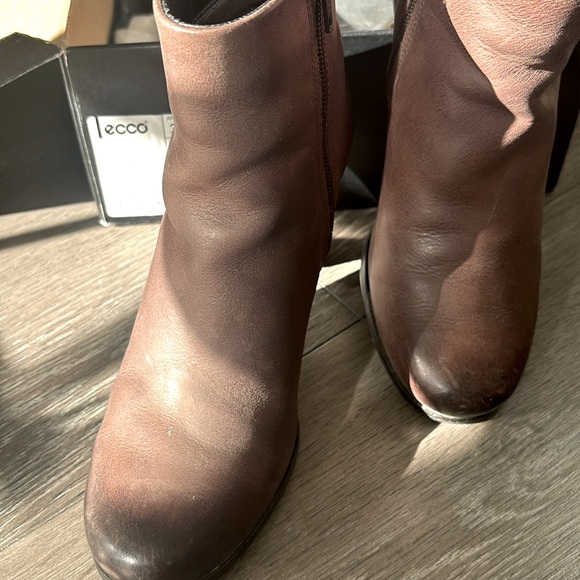Ecco heeled Angle Boots - Picture 2 of 5